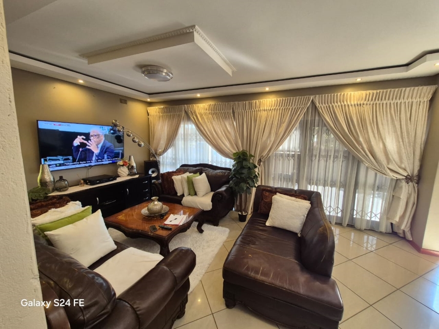 3 Bedroom Property for Sale in Rustenburg North North West